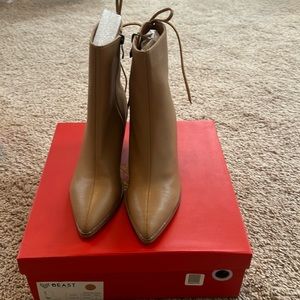 Beast lace up boots boots tan brown size 6 new